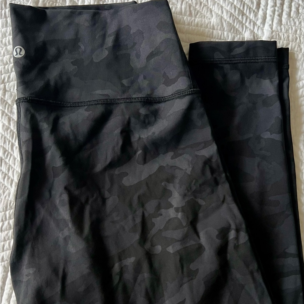 lululemon athletica Black Camo Wunder Under leggings.